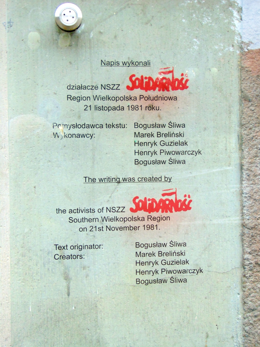 Historyczny napis ścianie sądu w Kaliszu