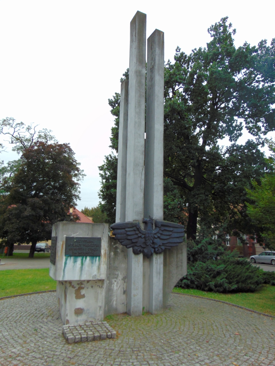 Pomnik utrwalaczy na Placu Jana Pawła II w Pleszewie