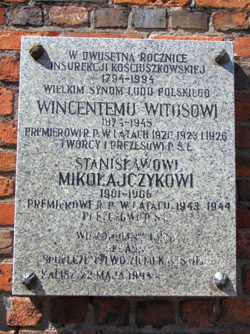 Tblica poświęconą pamięci Wincentego Witosa oraz Stanisława Mikołajczyka