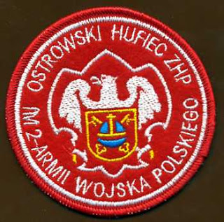 Współczesna naszywka z logo hufca ostrowskeigo