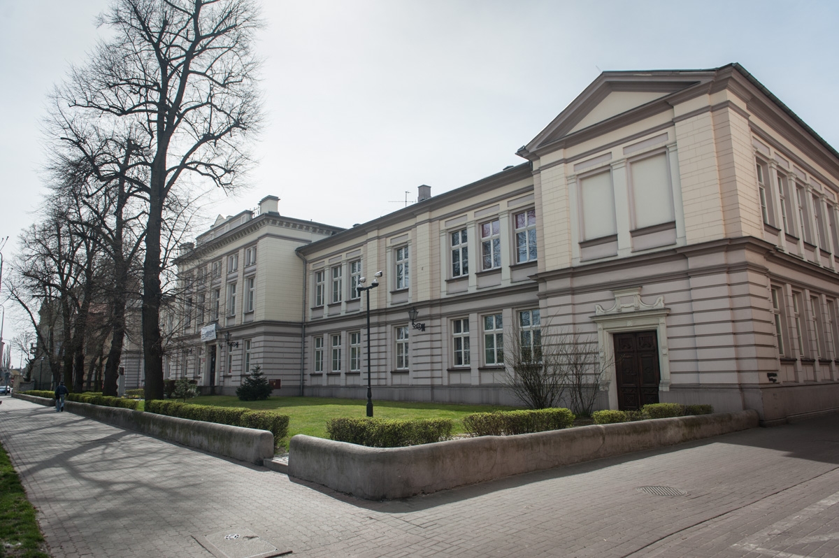 Pomnik Mikołaja Kopernika III Liceum Ogólnokształcące im. Mikołaja Kopernika w Kaliszu