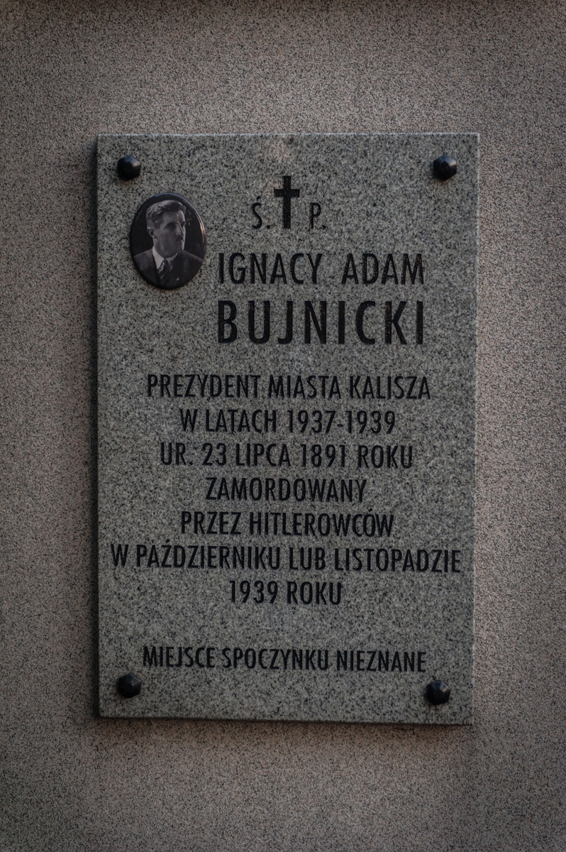 Tablica upamietniajace Ignacego Bujnickiego na cmentarzu Miejskim w Kaliszu