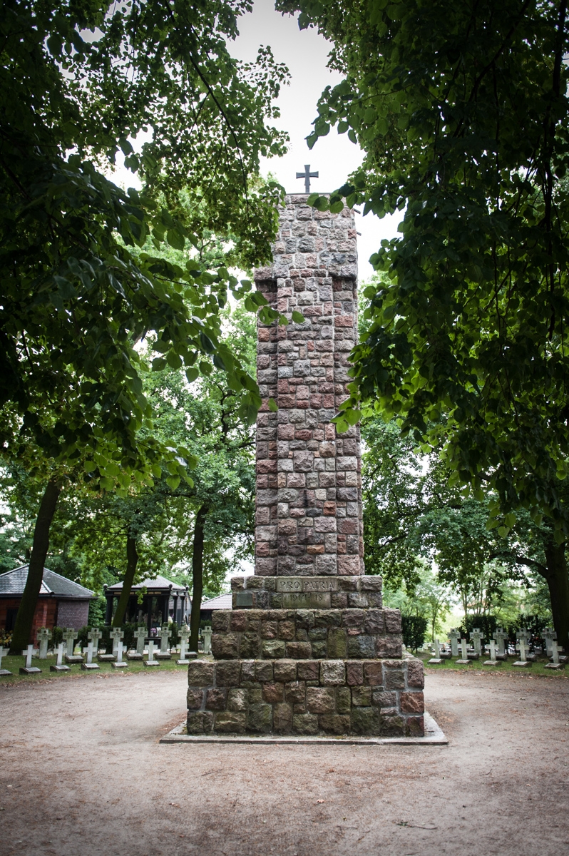 Pomnik Pro Patria na cmentarzu Wojskowym na Majkowie w Kaliszu