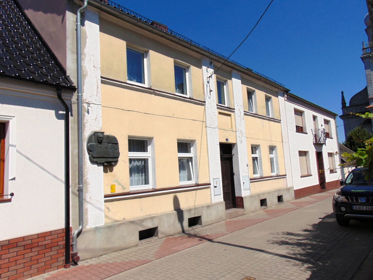 Doma rodzinny Adama Ciechańskiego w Sulmierzycach