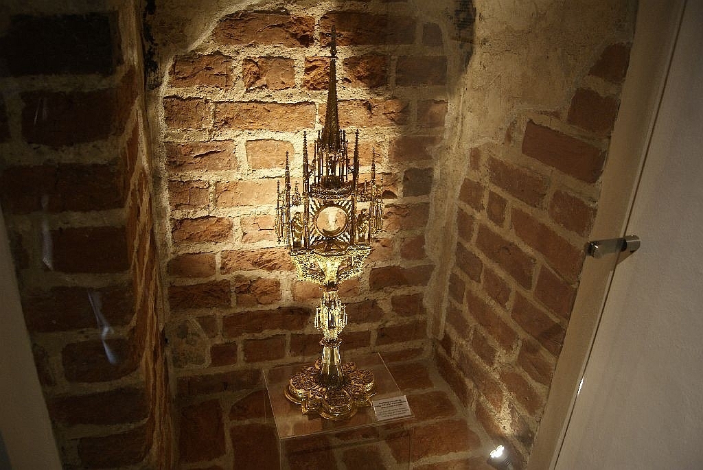 Monstrancja w Skarbcu Śanktuarium św. Józefa