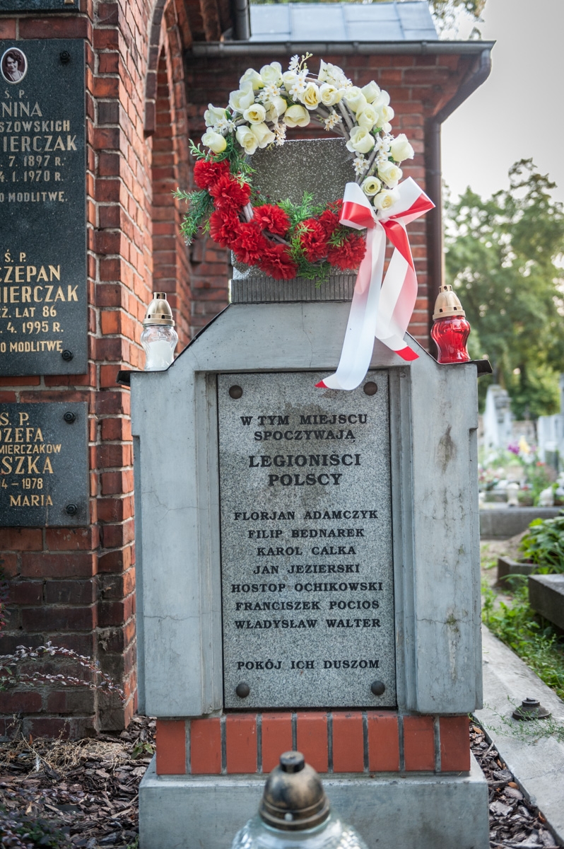Ostateczne miejsce spoczynku legionistów w kaplicy Żuczkowskich na cmetarzu Miejskim w Kaliszu