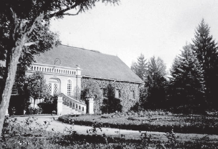 Dwór w Brzezinach