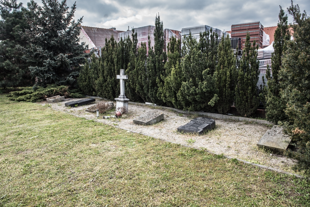 Lapidarium w miejscu rozebranego kościoła ewngelickiego w Koźminie