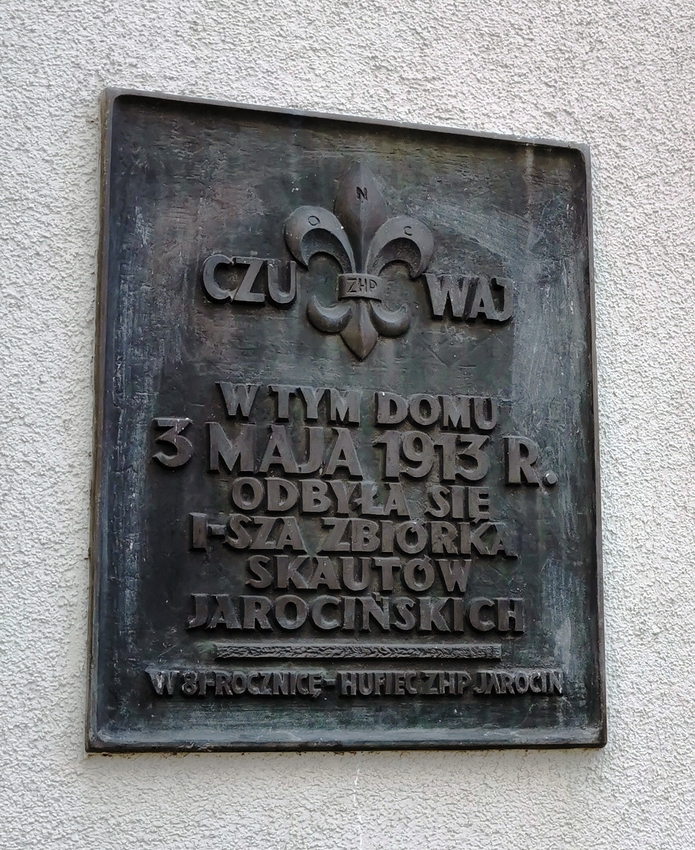 Tablica pamiatkowa na ścianie kamienicy przy ul Wrocławskiej 23 w Jarocinie