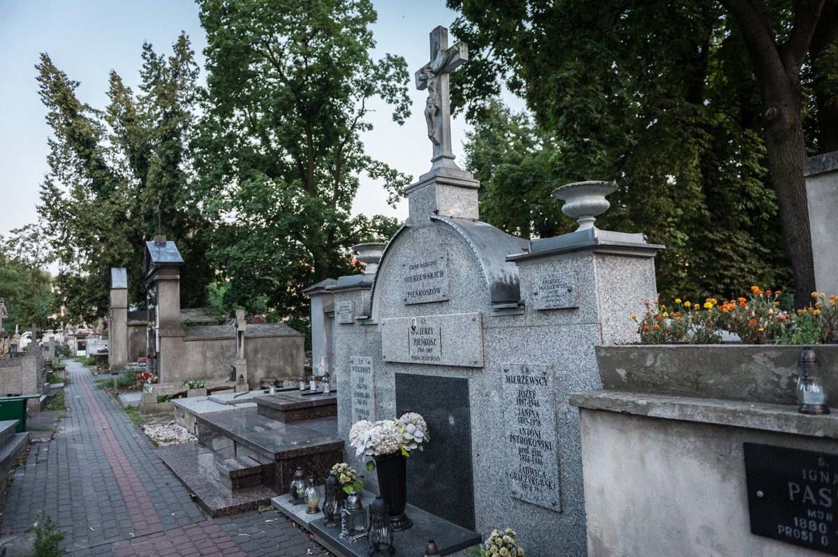 Grobowiec Antoniego Pstrokońskiego na cmentarzu Miejskim w Kaliszu