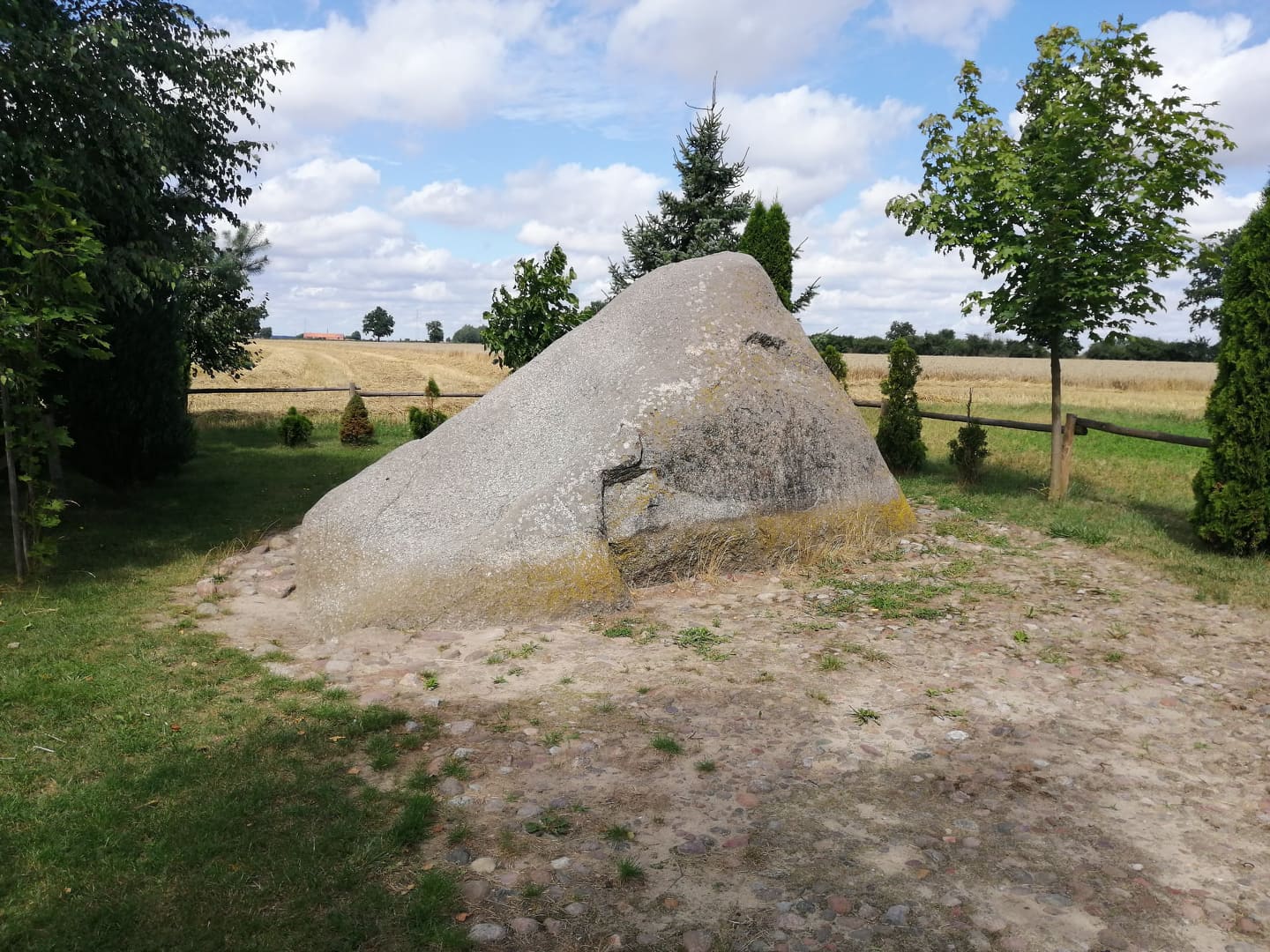 Głaz narzutowy Bogudar w Rudzie