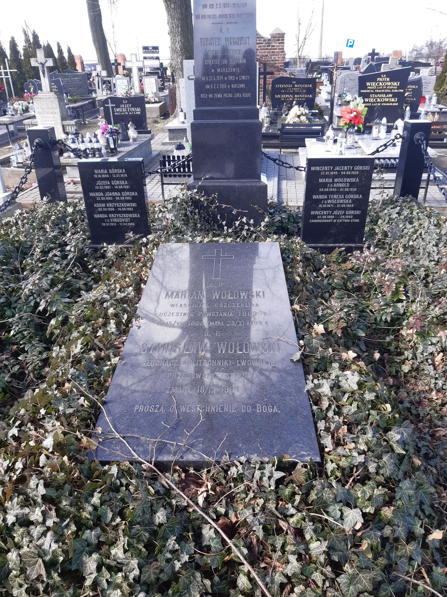 Grób Mariana Wołowskiego na cmentarzu parafialnym w Rajsku