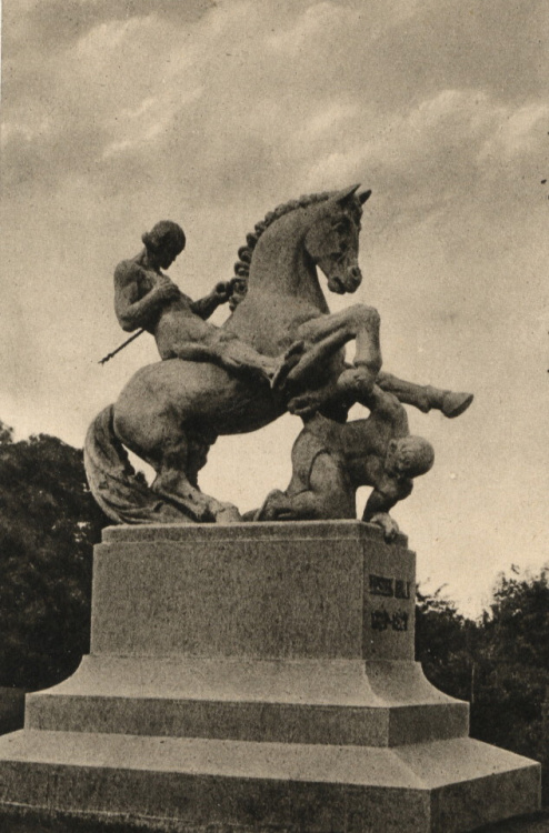 Pomnik Leszka Białego wzniesiony w Marcinkowie Górnym koło Gąsawy w 1927 roku
