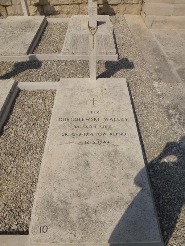 Grób Walerego Gorgolweskiego na Polski Cmentarzu Wojennym na Monte Cassino