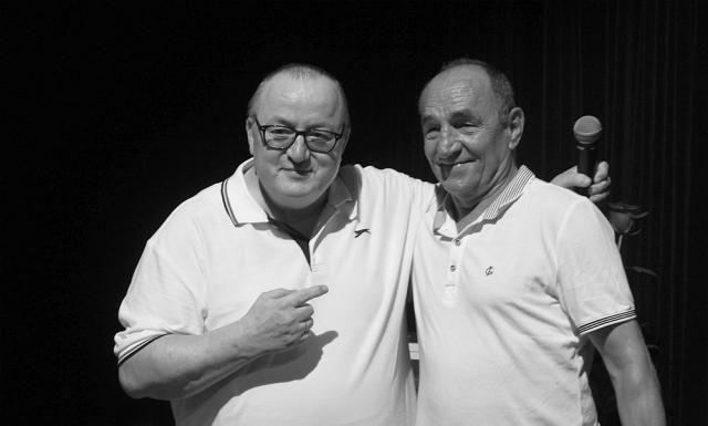 Janusz Stabno (z lewej ) podczas promocji swojej książki w CKiS z pięścarzem Jerzym Aleksandrzakiem