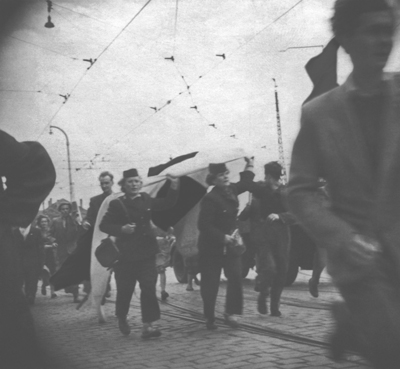 Helena Przybyłek-Porębna podczas demonstracji w czerwcu 1956 roku w Poznaniu