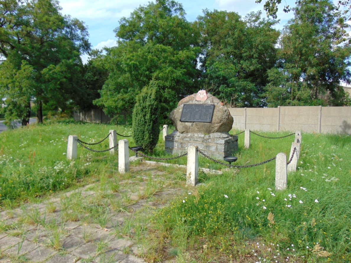 Obelisk w Łaszewie