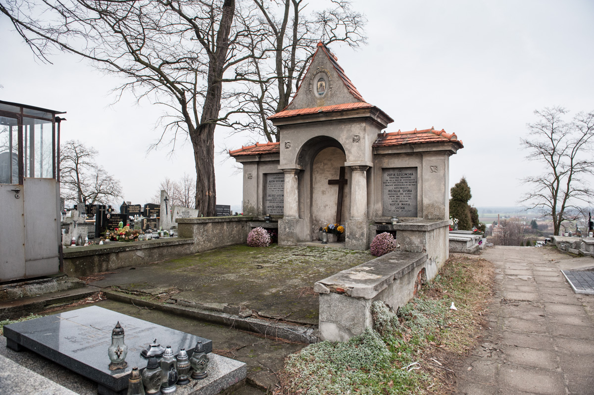Grób Juliusza Gościmskiego na cmentarzu parafialnym w Tłokini Kościelnej
