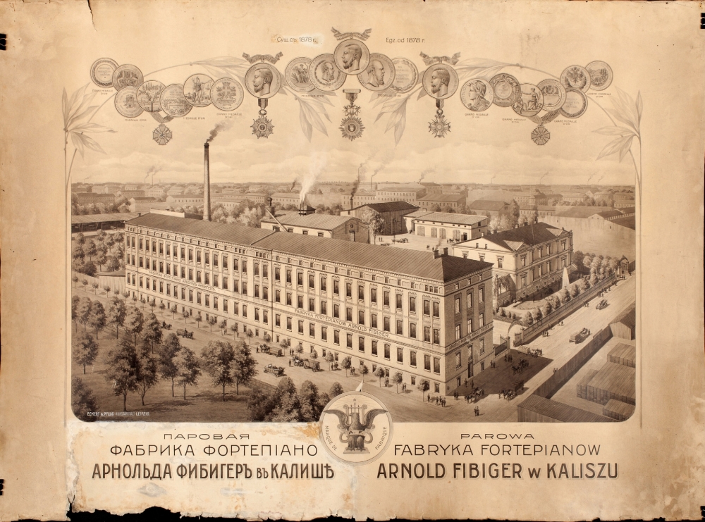 Zdjęcje z druku reklamowego Parowej fabryki fortepianów Arnolda Fibigera w Kaliszu z ok. 1911-1914 roku, opracowanego przez firmę Eckert i Pflug w Lipsku