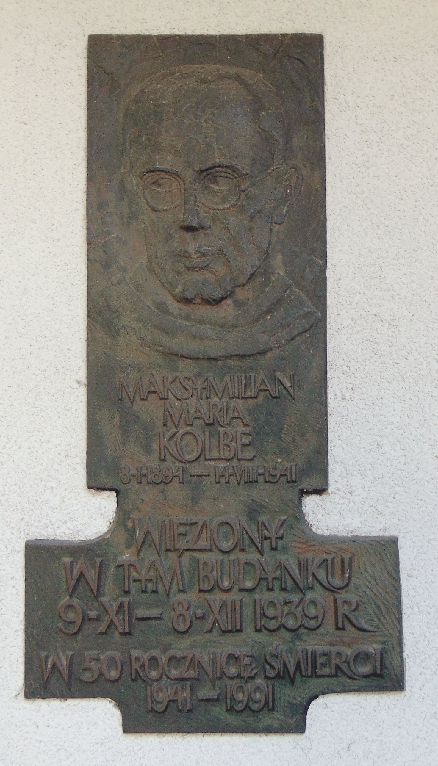 Tablica na gmachu I Liceum Ogólnokształcącego im. Marii Skłodowskiej-Curie w Ostrzeszowie