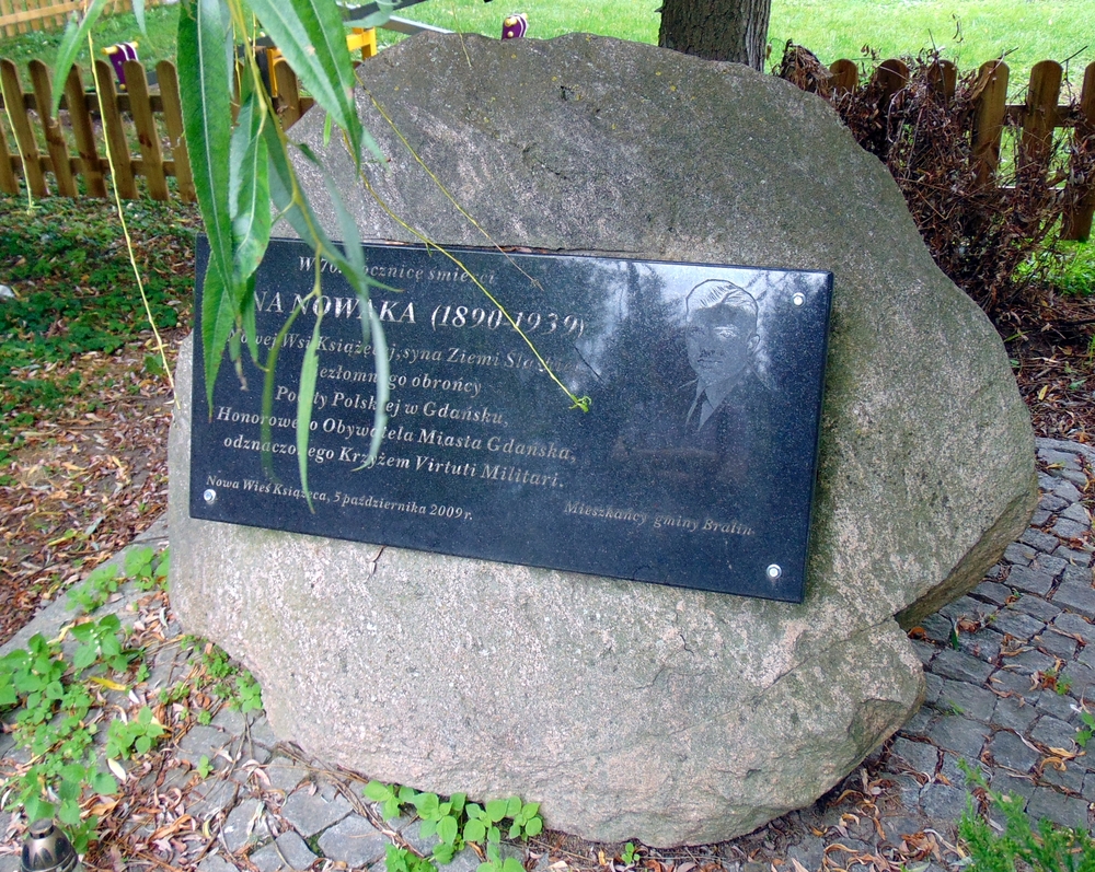 Obelisk Jana Nowaka w Nowej Wsi Książęcej