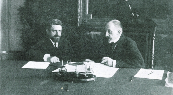 Wacław Niemojowski (z prawej)