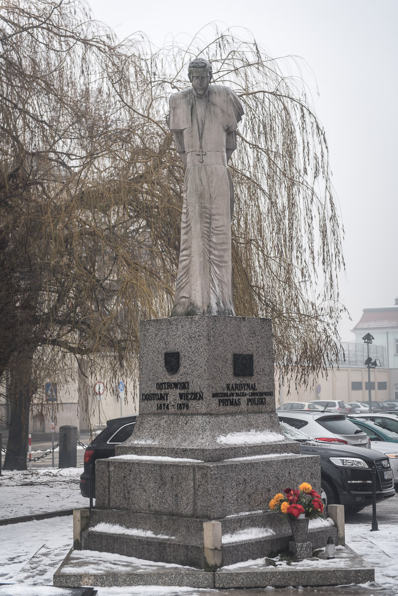 Pomnik Kardynała Ledóchowskiego w Ostrowie Wielkopolskim