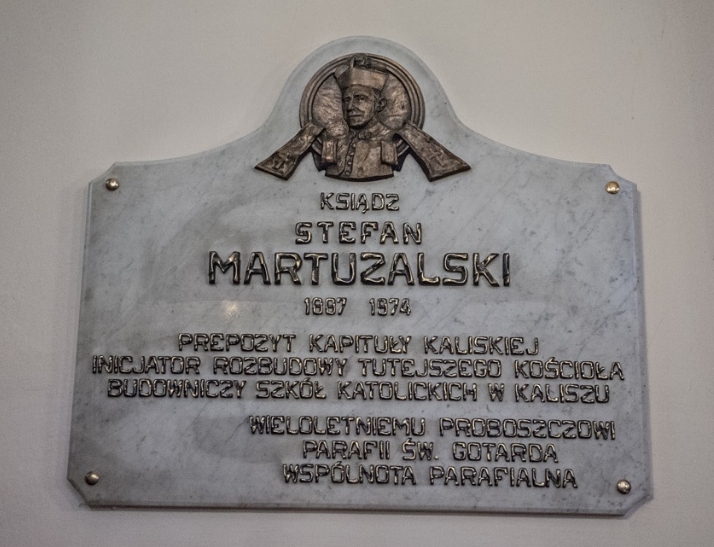 Tablica pamięci Stefana Martuzalskiego w kościele pw. św Gotarda w Kaliszu