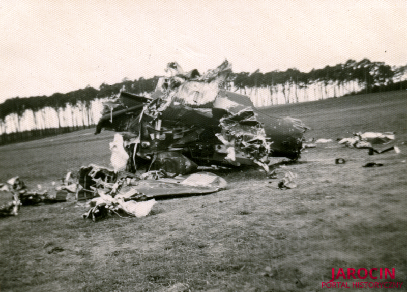Wrak samalotu rozbitego 3.09.1939roku w Cielczy