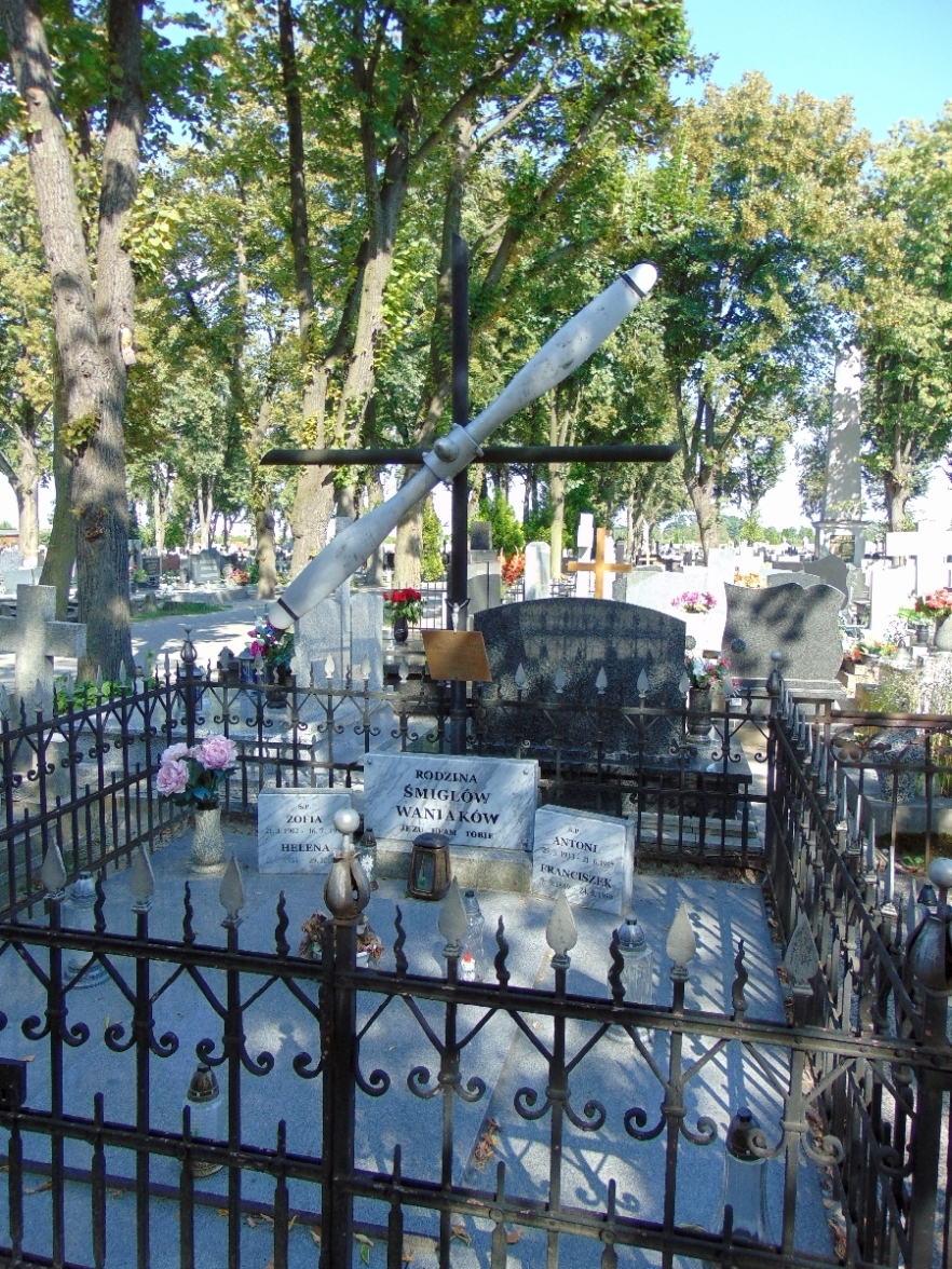 Grób Antoniego Śmigla na cmentarzu przy ul. Limanowskiego w Ostrowie Wielkopolskim