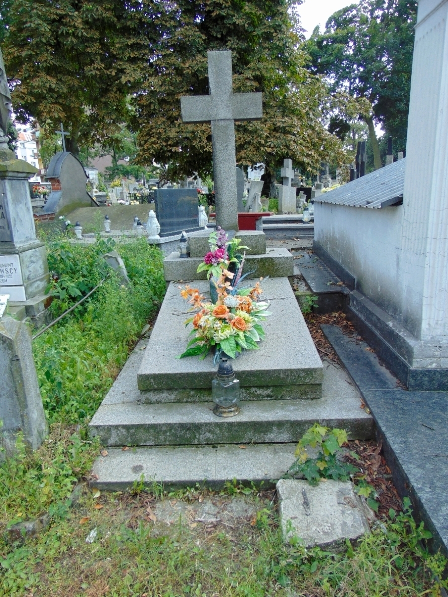 Grób Adama Drozdowskiego na cmentarzu miejskim w Kaliszu