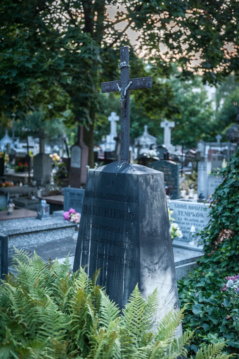 Grób  Józefa Balukiewicza na cmentarzu Miejskim w Kaliszu