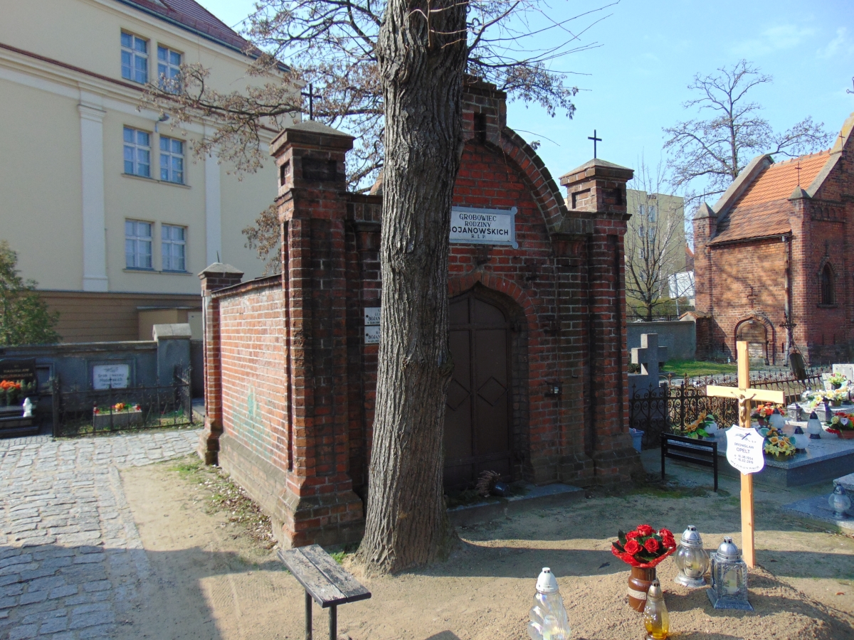 Grobowiec rodziny Bojanowskich na Starym Cmentarzu w Ostrowie Wielkopolskim