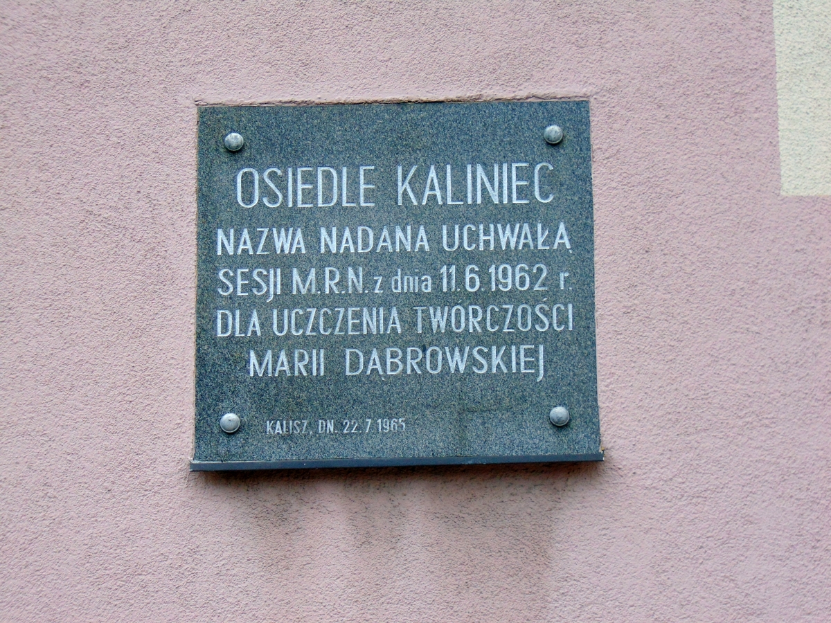 Tablica upamietniajaca nadanie nazwy Kaliniec