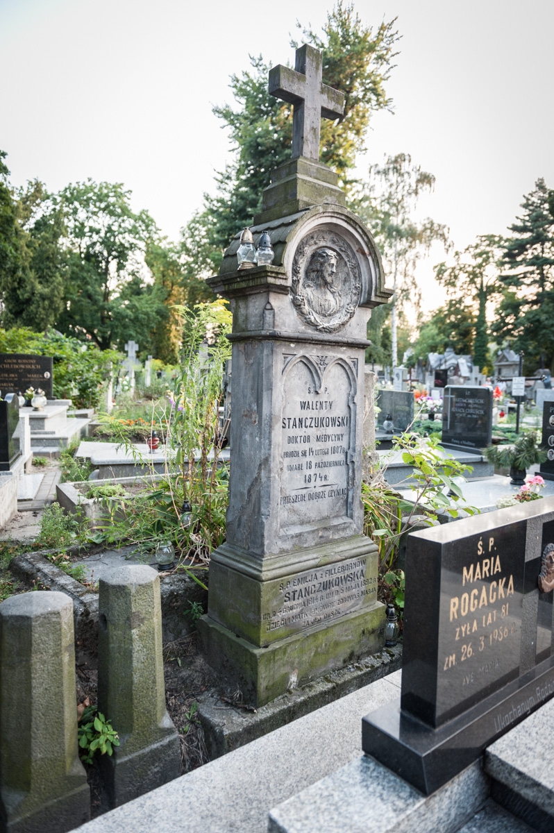Grób Walentego Stańczukowskiego na cmentarzu Miejskim w Kaliszu