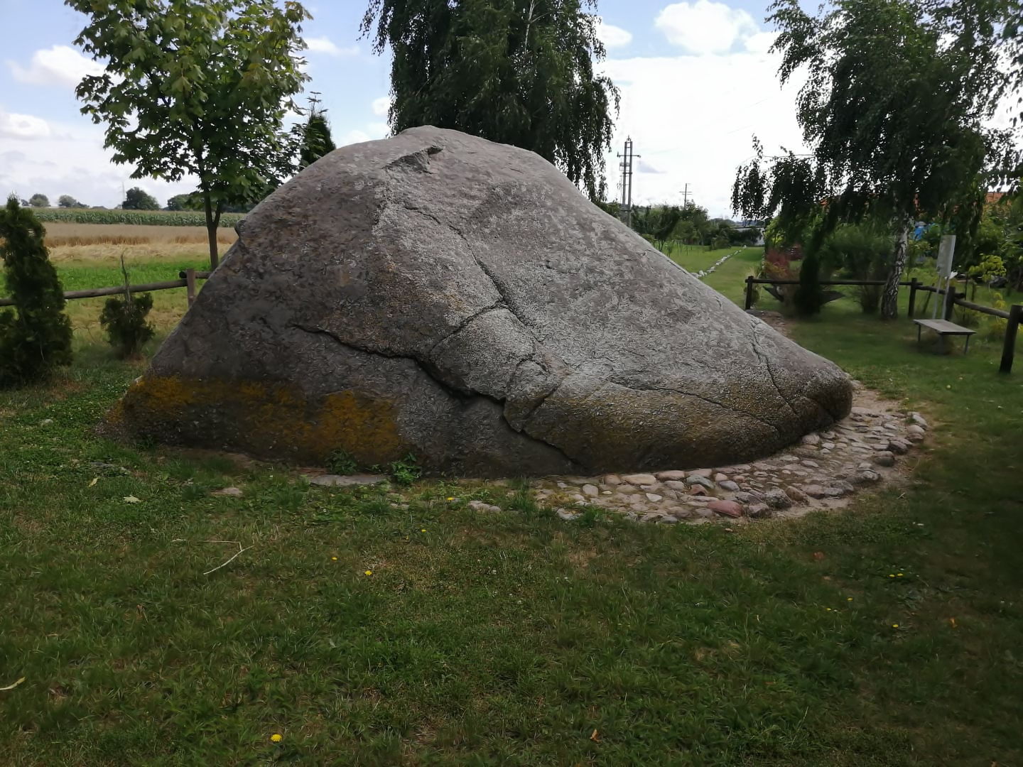Głaz narzutowy Bogudar w Rudzie